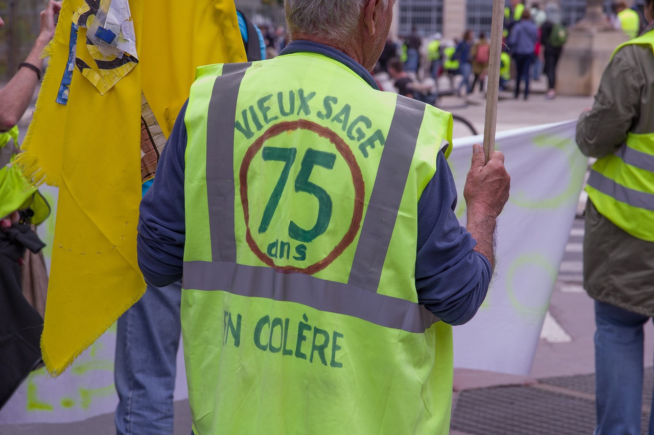 les Gilets Jaunes : Mouvement révolutionnaire ou caprice de masse ?